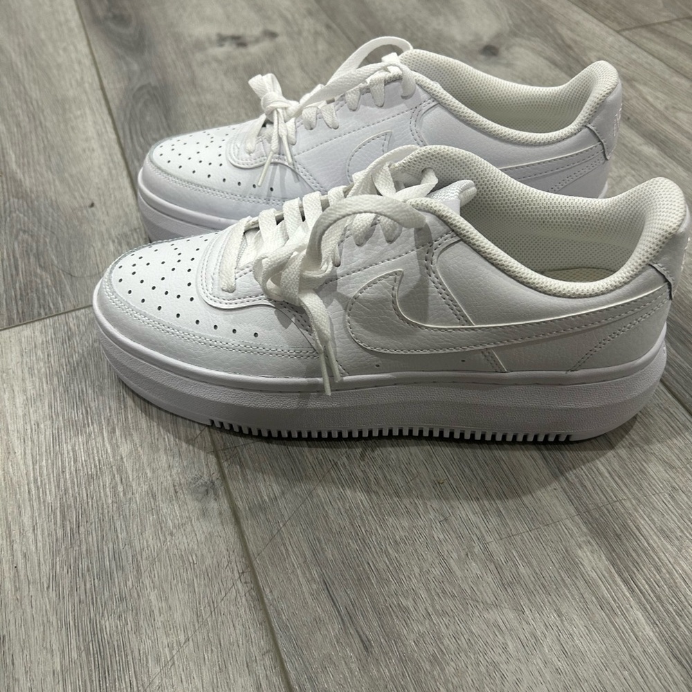 Nike women' Court Vision Alta New  size 10